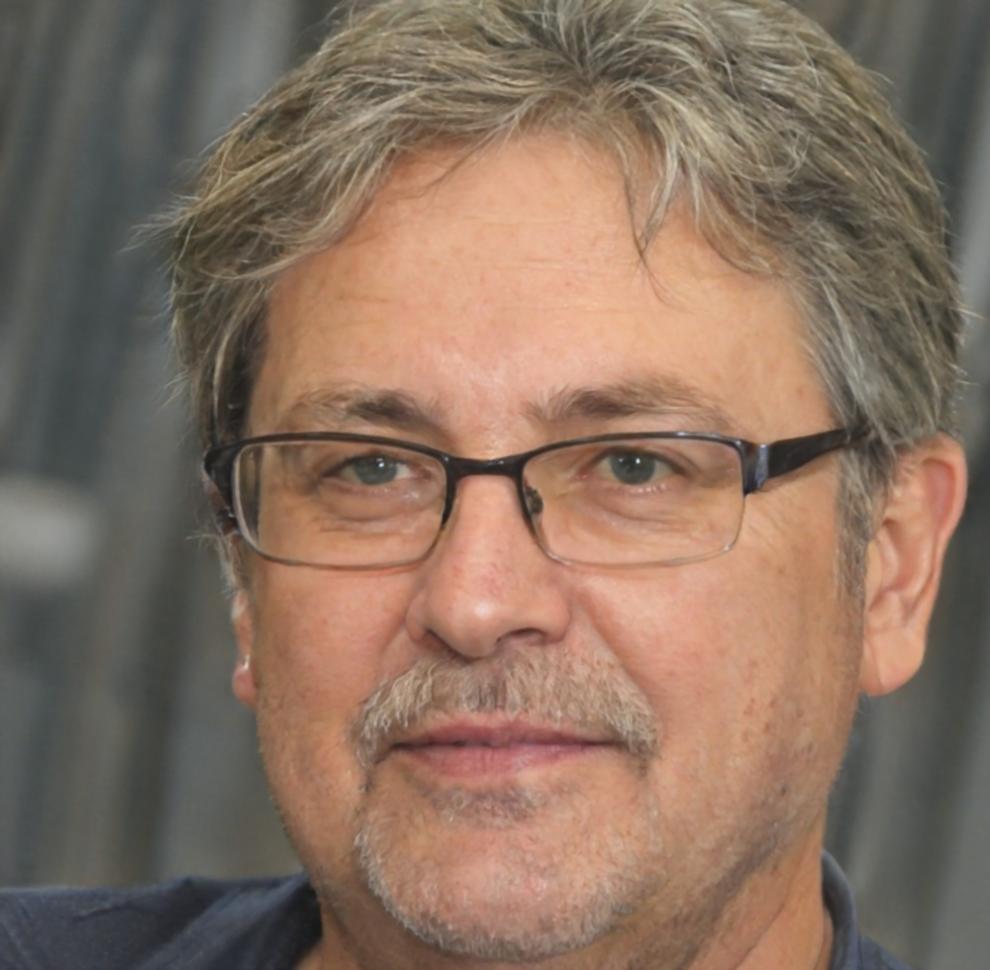 Henrik Bergström teaching cold storage security concepts during workshop